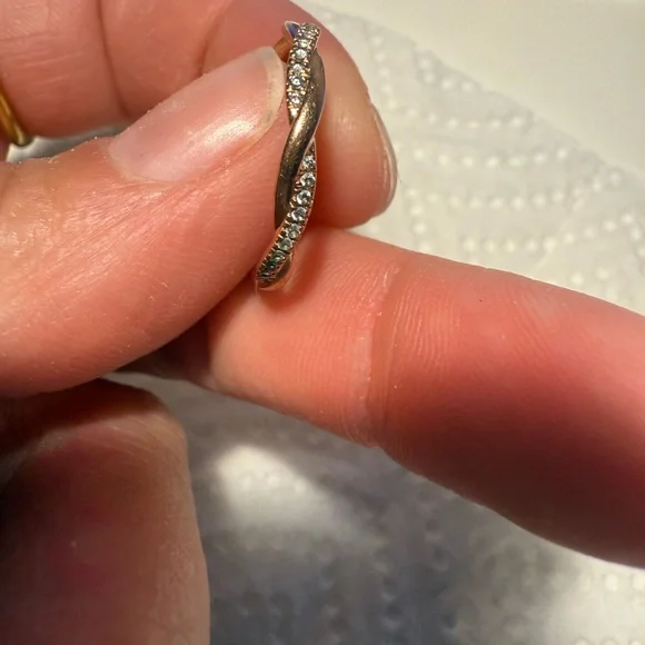 10k Rose gold simulated diamonds twisted ring - Picture 4 of 6